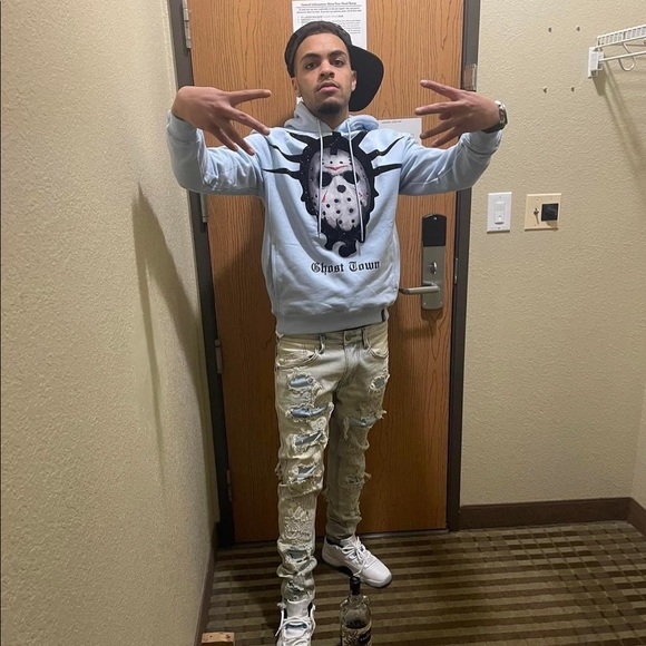 Meet your Posher, Tayski - Picture 1 of 1